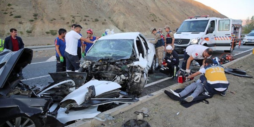 Erzincan'da korkunç kaza; 7 ölü
