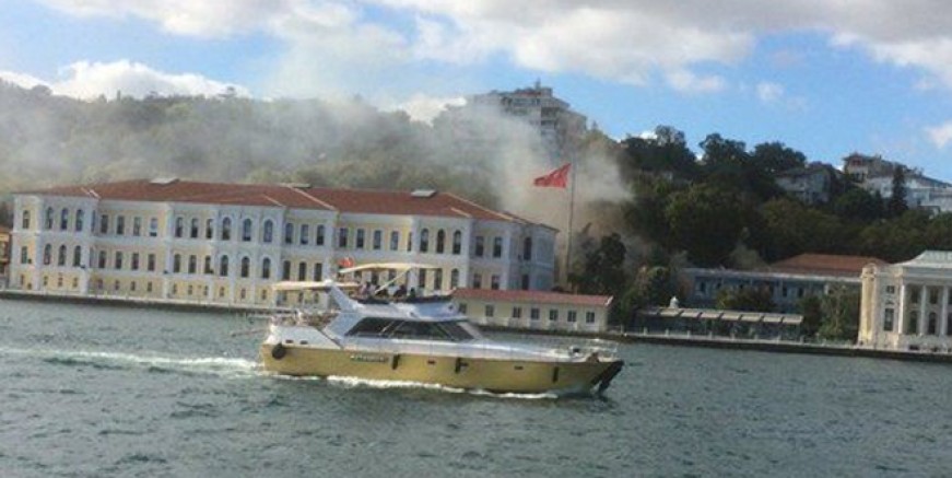 Kabataş Lisesi'nde korkutan yangın