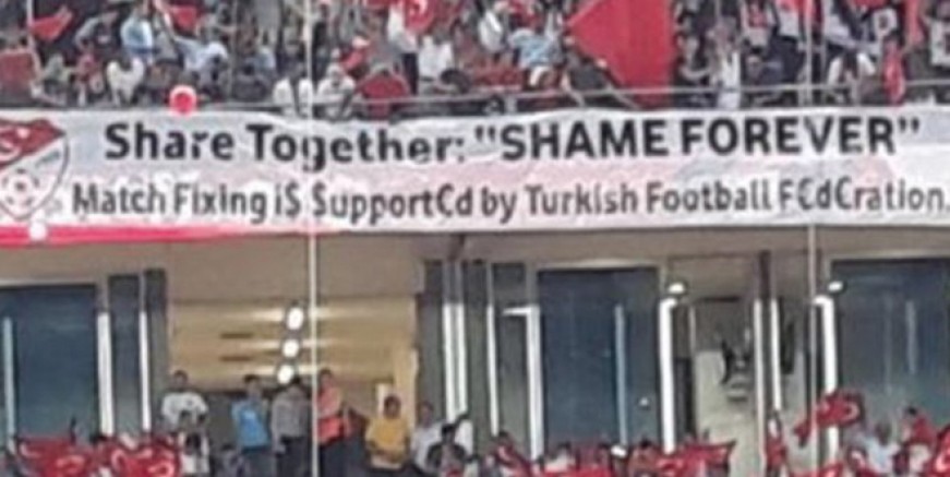 Türkiye - Rusya maçında skandal pankart!