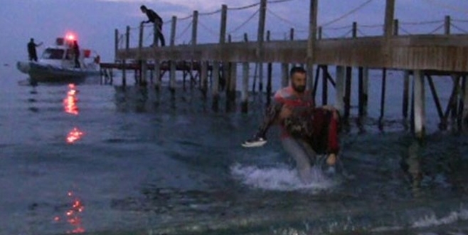 Bodrum'da 30 kişiyi taşıyan tekne battı!