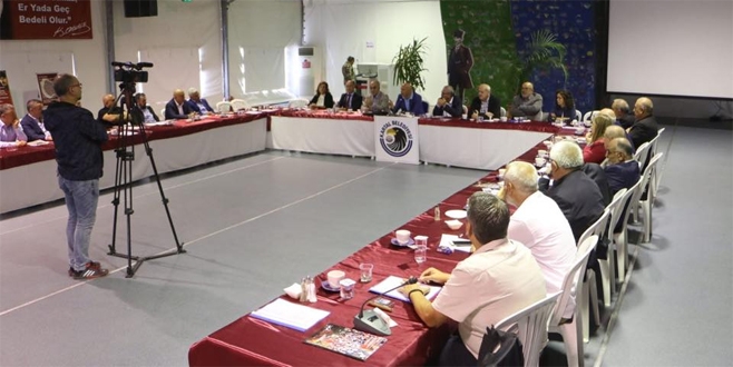 Kartal'da muhtarlar toplantısında kavga çıktı