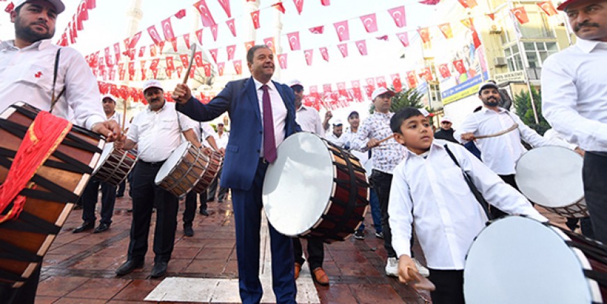 Maltepe'de 'davullu' Cumhuriyet coşkusu