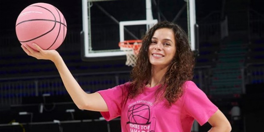 Özge Özpirinçci Pembe Top'u havalandıracak!