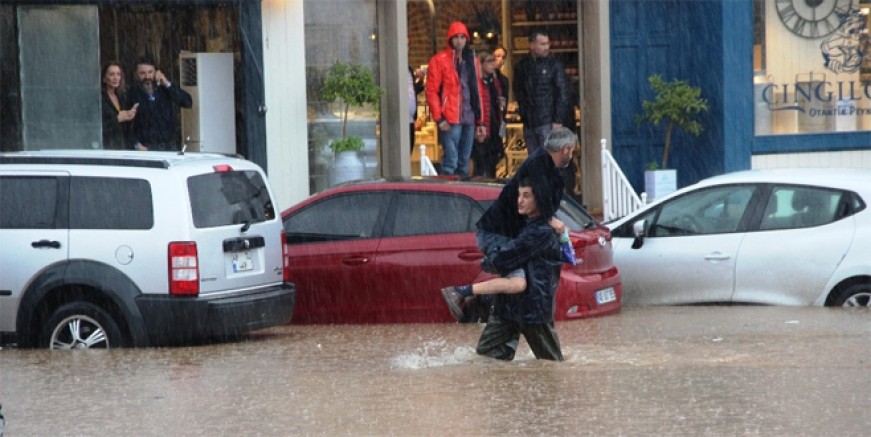 Bodrum'u yağmur ve dolu vurdu