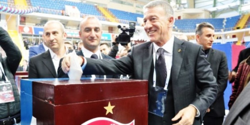 Ahmet Ağaoğlu Trabzonspor'da güven tazeledi
