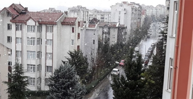 İstanbul’da yılın ilk karı yağdı