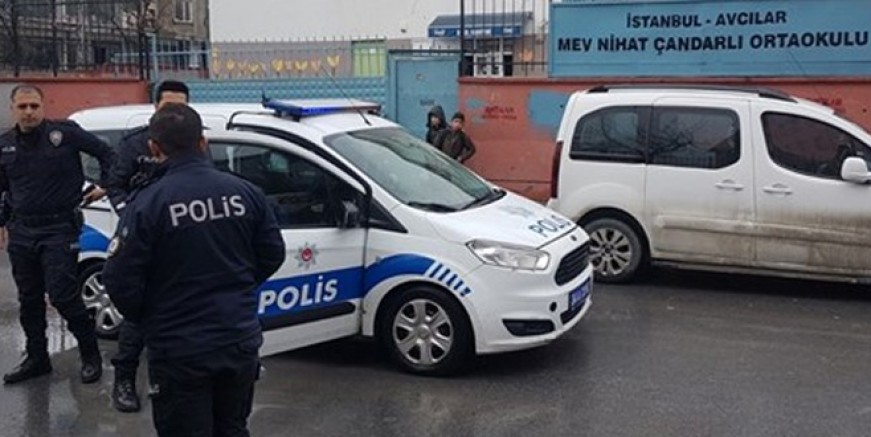 Avcılar'da ortaokulda bıçaklı dehşet!