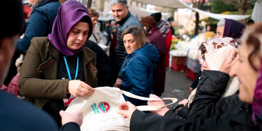 Maltepe Belediyesi'nden halka bez çanta!