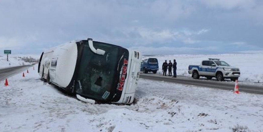 Kayseri'de yolcu otobüsü devrildi!