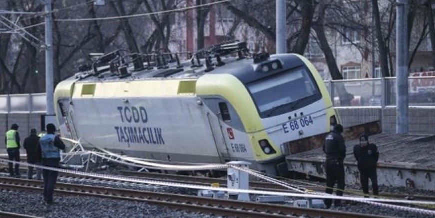 Ankara'da yük treni raydan çıktı