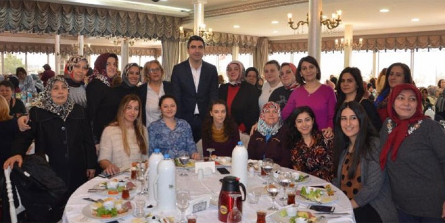Kartallı kadınlardan Gökhan Yüksel'e büyük destek