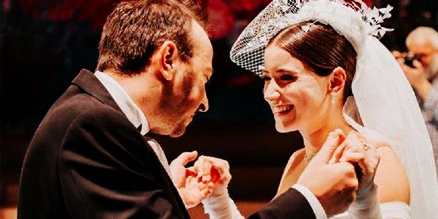 Hazal Kaya anne oluyor