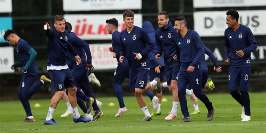Fenerbahçe'de kimler takımdan ayrılacak?
