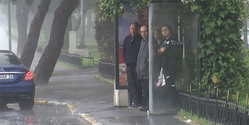 İstanbul'da sağanak aniden bastırdı!