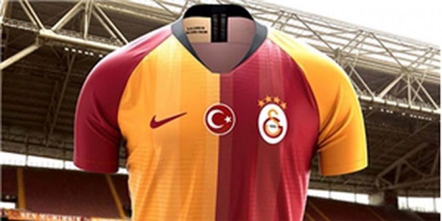 Galatasaray yeni sezon formasını tanıttı