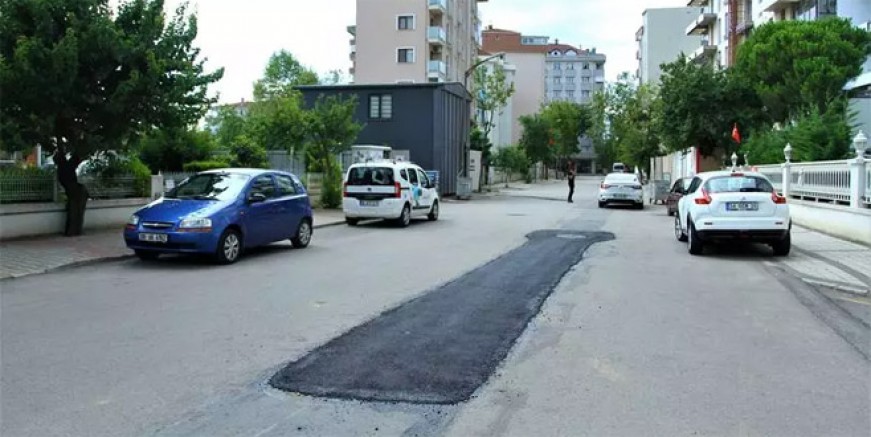 Kartal'da yol çöktü!