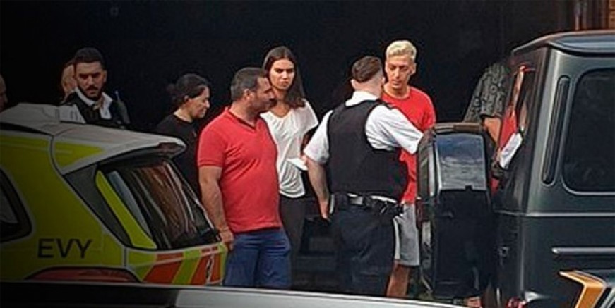 Mesut Özil bıçaklı saldırıya uğradı
