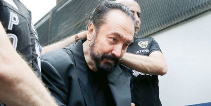 Adnan Oktar yarışmacı kızı da taciz etmiş!