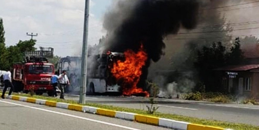 Balıkesir'de yolcu otobüsünde yangın: 5 ölü