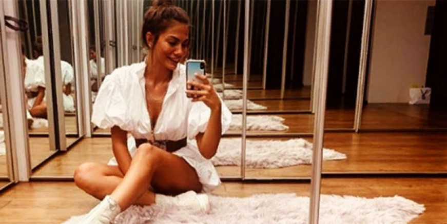Demet Özdemir bikinisiyle Instagram'ı salladı