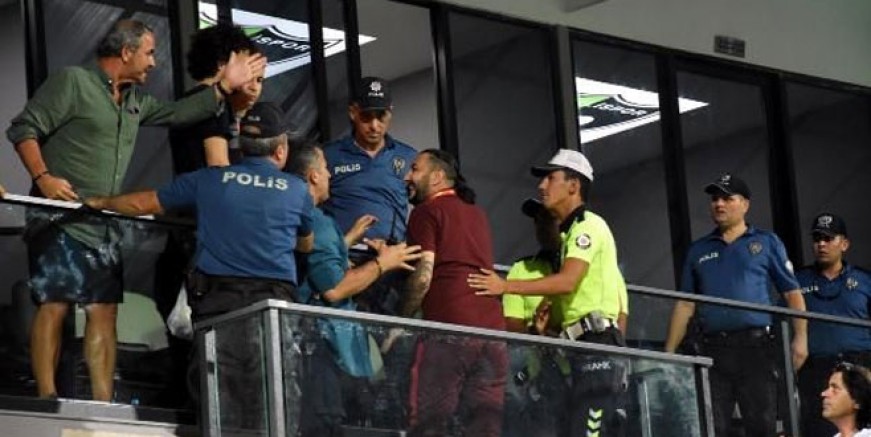 Denizlispor - Galatasaray maçında ortalık karıştı