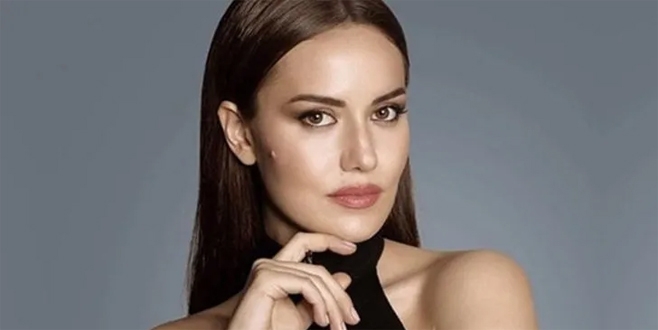 Fahriye Evcen'e beğeni yağdı