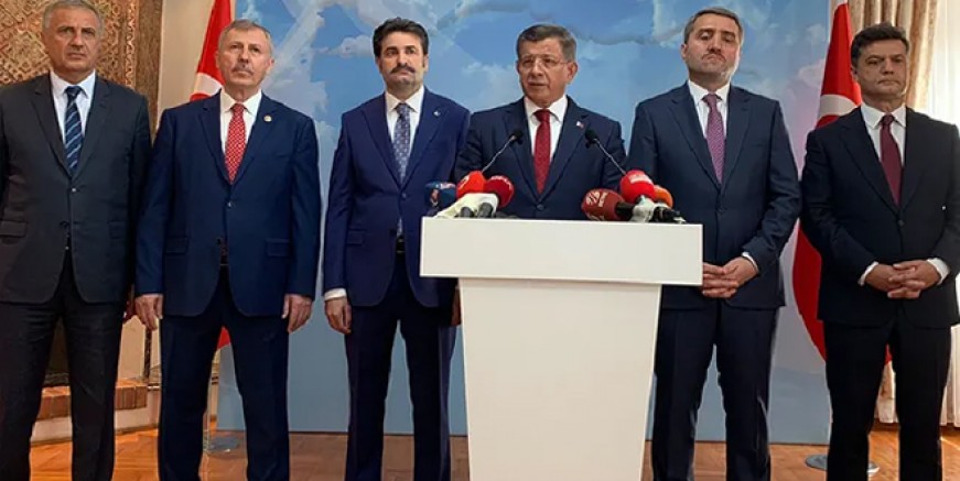 Ahmet Davutoğlu AK Parti'den istifa etti