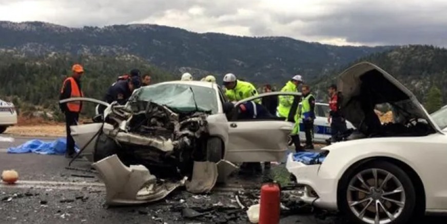 Antalya'da korkunç kaza: 4 ölü