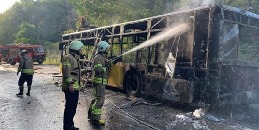 Beykoz'da İETT otobüsü yandı facia ucuz atlatıldı
