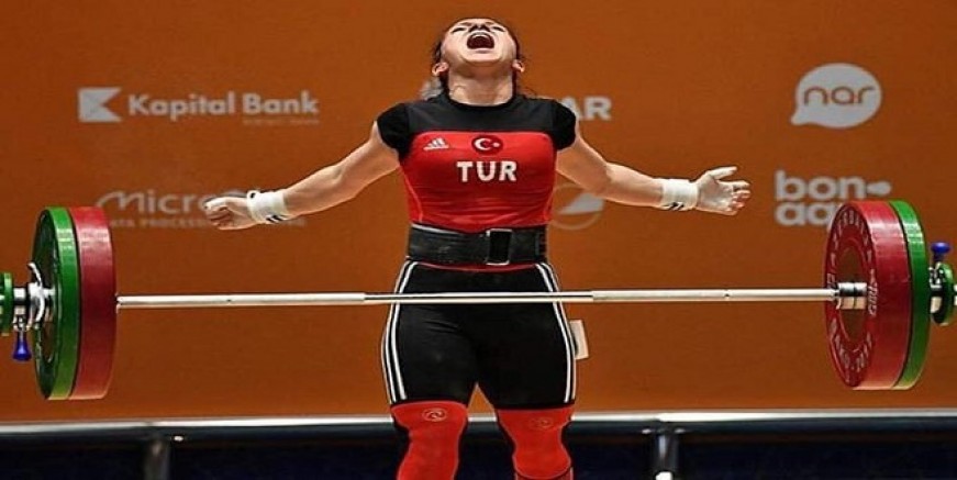 Bir Dünya Şampiyonluğu da Halterden