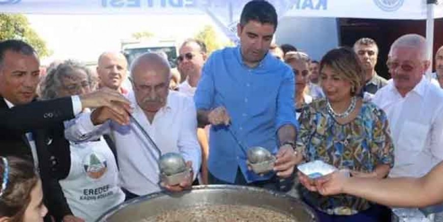 Gökhan Yüksel aşure etkinliklerine katıldı