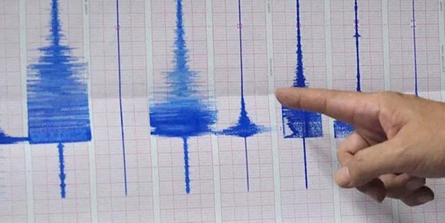 İzmir'de 3,2 büyüklüğünde deprem