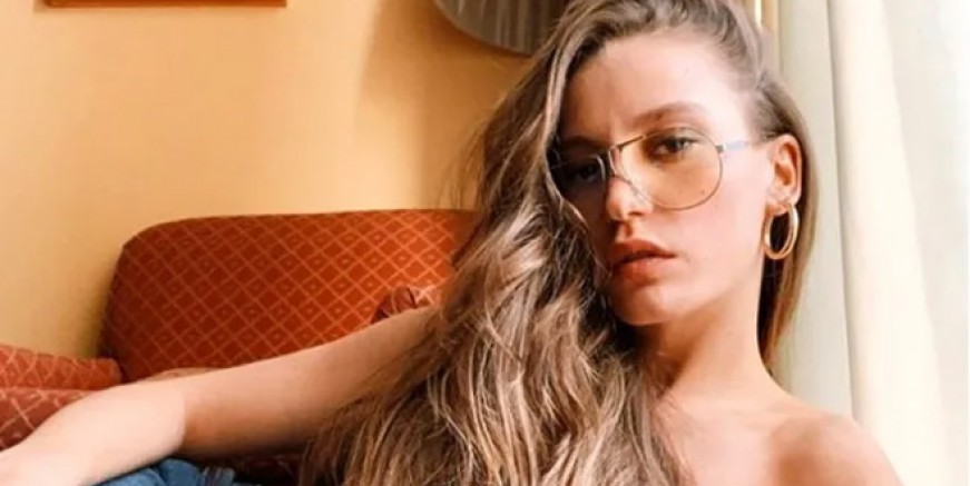 Sereney Sarıkaya şort giydi sosyal medya sallandı