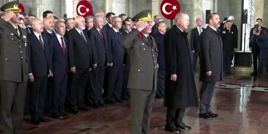 Erdoğan Anıtkabir'de 'Saygıyla yadediyoruz'