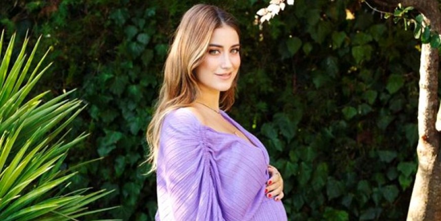 Hazal Kaya anne oldu