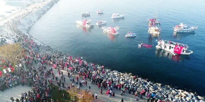 Kadıköy'de 6.5 kilometrelik 'Ata'ya Saygı Zinciri'