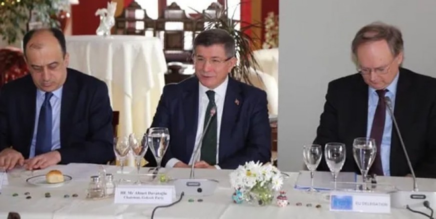 Ahmet Davutoğlu '4 Bakan Yüce Divana gitmeli'
