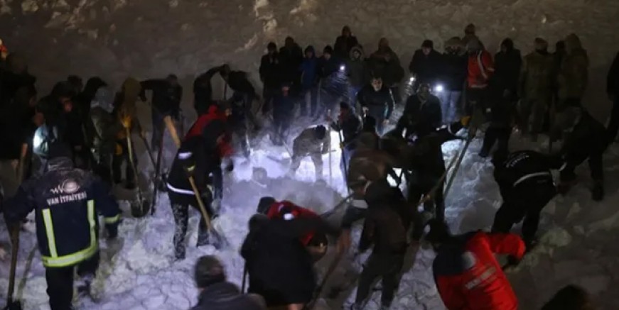 Bahçesaray'da çığ faciası; 5 ölü