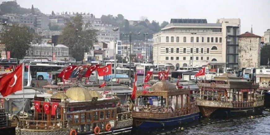 Eminönü'ndeki tekneler balık-ekmek satabilecek