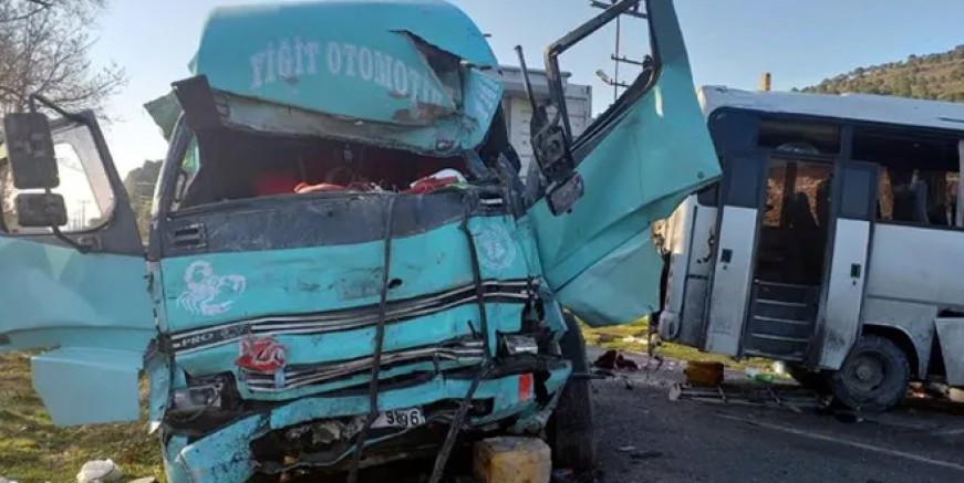 İzmir'de katliam gibi kaza; 4 ölü