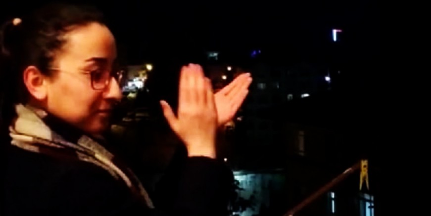 Sağlık çalışanlarına alkışlı destek