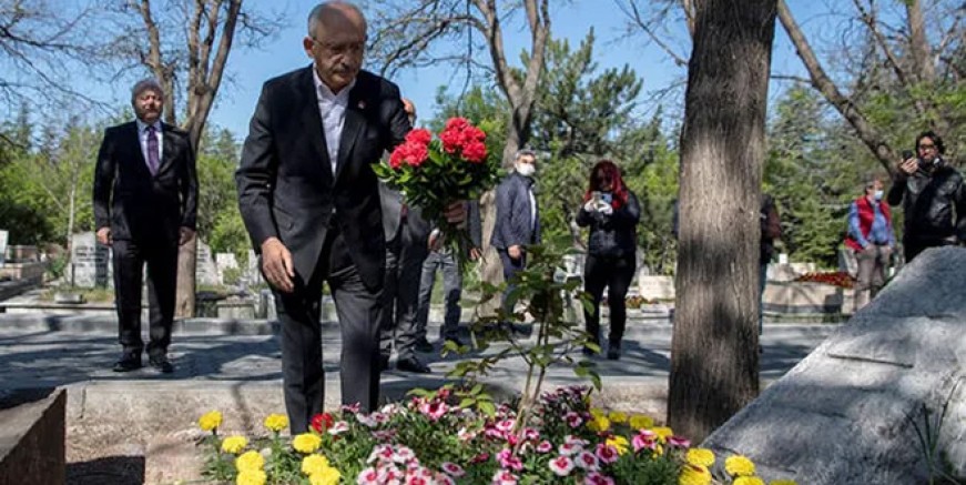 Kılıçdaroğlu Deniz Gezmiş'in mezarını ziyaret etti