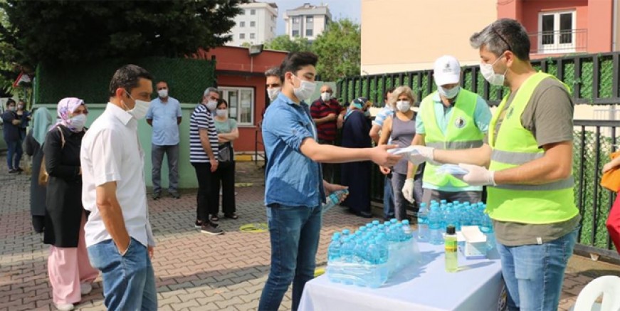Kartal Belediyesi LGS'ye giren öğrencilere destek verdi