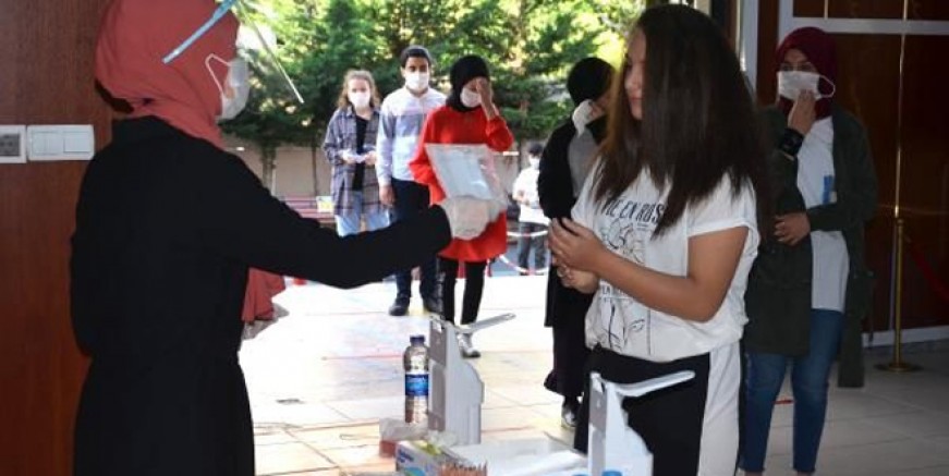 Koronavirüs gölgesinde LGS heyecanı