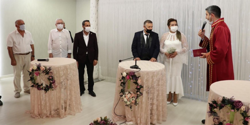 Gazeteci Halil Topal Gülten Ünlü ile evlendi