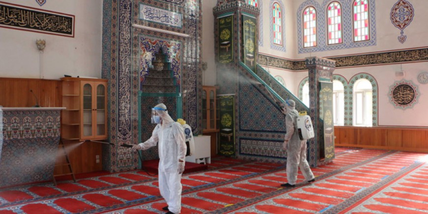 Kartal'da bayram öncesi ibadethaneler dezenfekte edildi