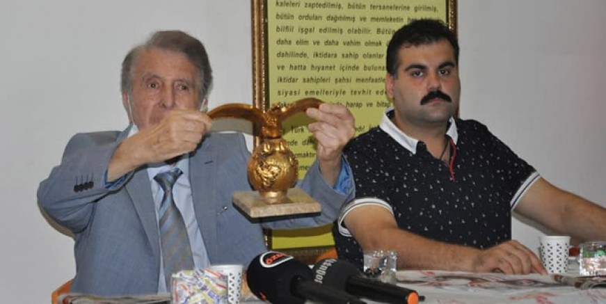 Ahmet Şimşek 'Rüzgar kayadan toz alır'