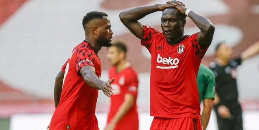 Beşiktaş tel tel dökülüyor!