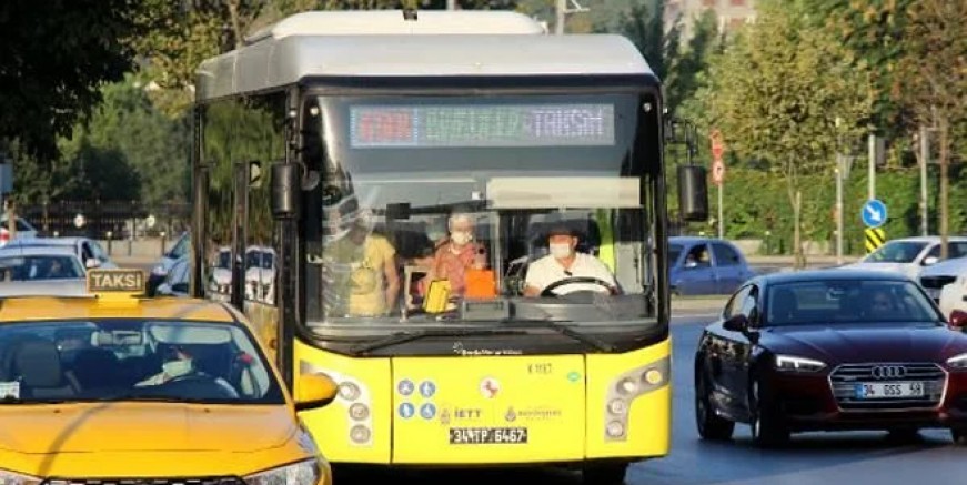 İstanbul'da toplu ulaşım kurallarına yine uyulmadı