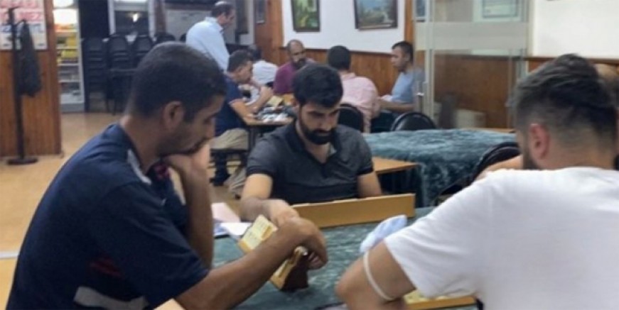 Maltepe'de kıraathaneye okey baskını